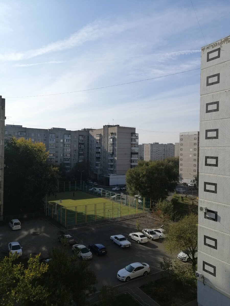 двор небольшого провинциального российского городка