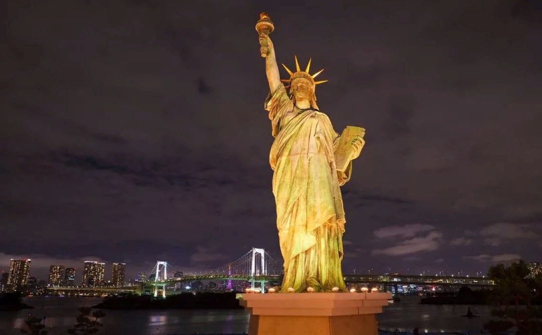 America statue. Нью-Йорк славится статуей свободы.. Статуя. Скульптура статуя свободы. Статуя свободы оранжевая.