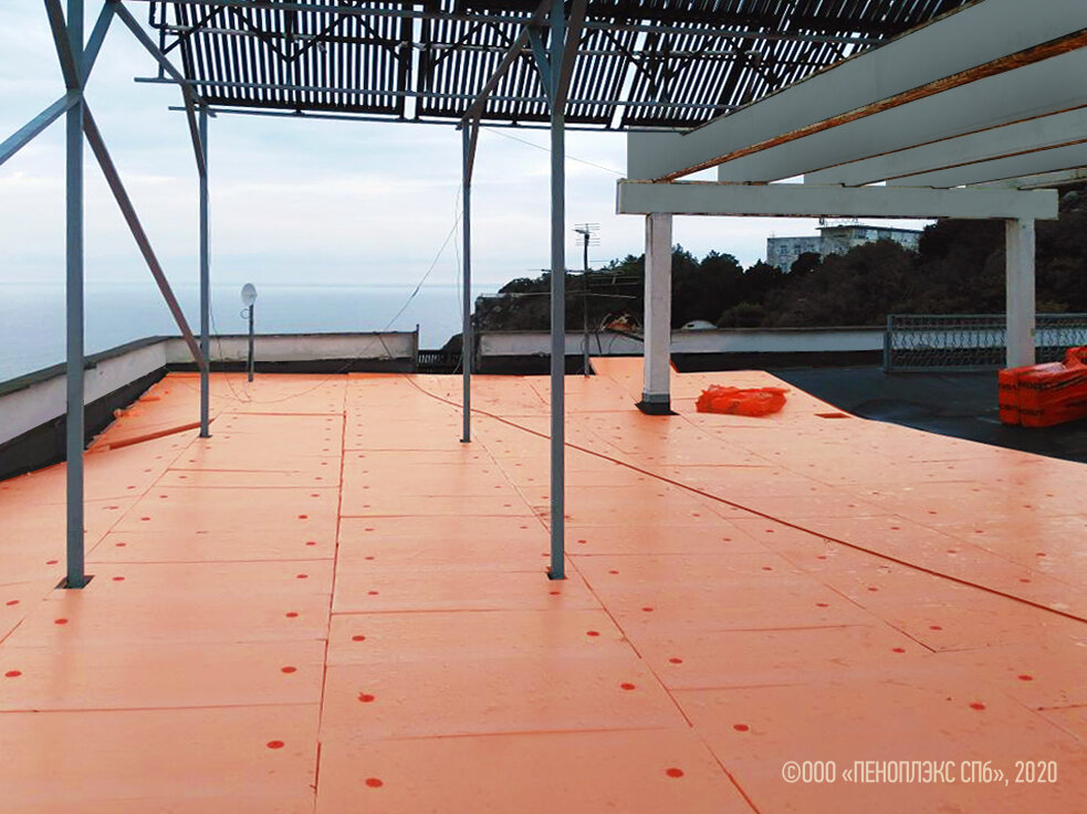 На фото: эксплуатируемая кровля пансионата в пос. Гаспра под Ялтой