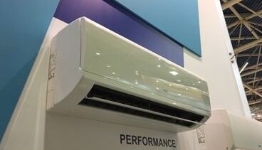 кондиционер Hitachi Performance на витрине