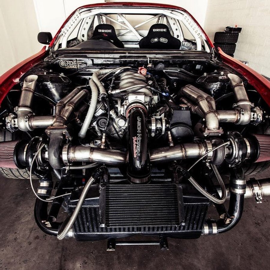Турбо двигатель. Твин турбо АМГ. V12 Twin Turbo Supercharged. Dodge Charger Твин турбо. V8 Твин турбо с нагнетателем.