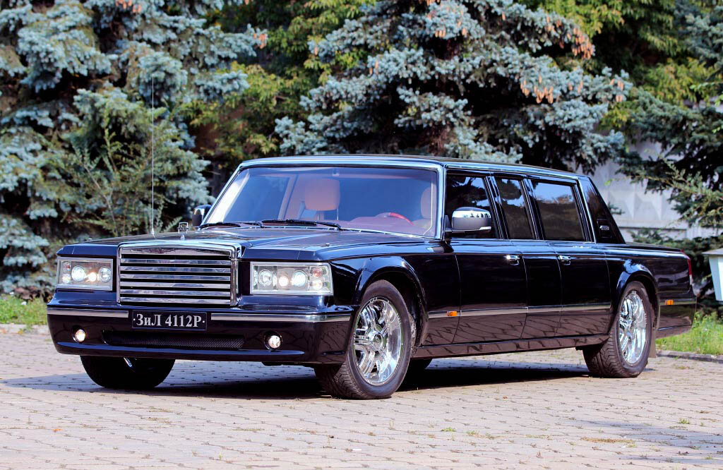Mercedes Pullman однозначно гаснет на его фоне