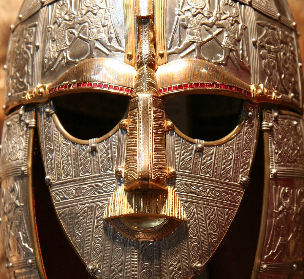 Узлы на маске.  Копия шлема. Лицевая маска. из корабля-захоронения Sutton Hoo 1, Саффолк (Англия). 7 век н.э. Британский музей.