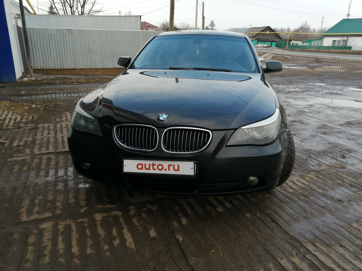 BMW 5 серия V 2004 года за 425 тысяч руб.                                                             Источник Авто.ру