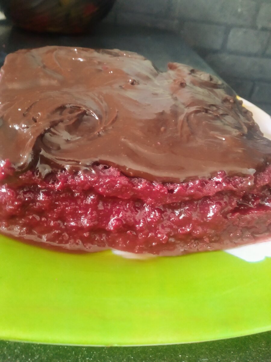 Глазурь на веганском вишневом торте (авторское фото)