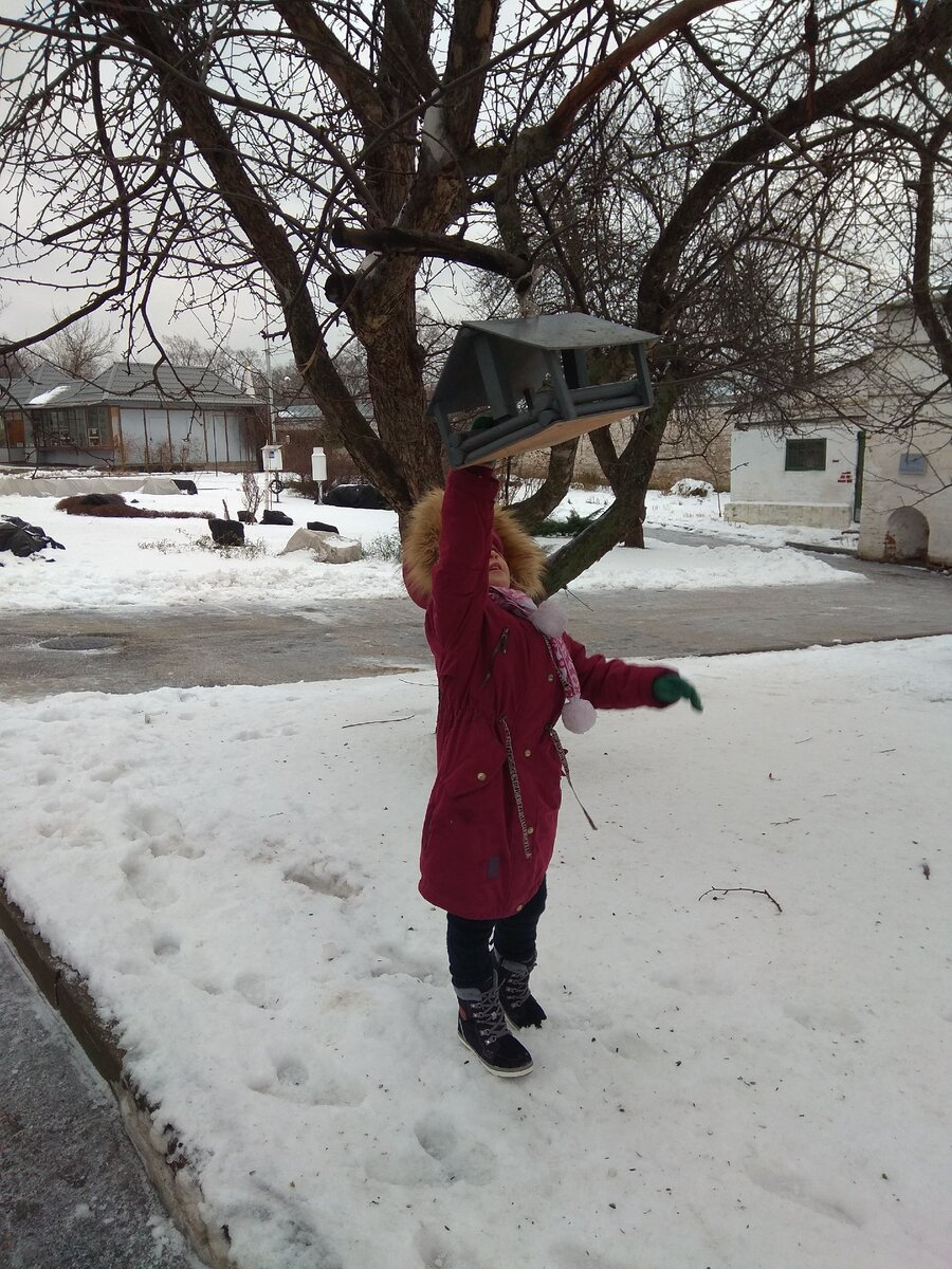 Фото автора. Аню сложно подловить на фото в нормальной позе и с нормальным выражением лица))) Она либо двигается, либо гримасничает.