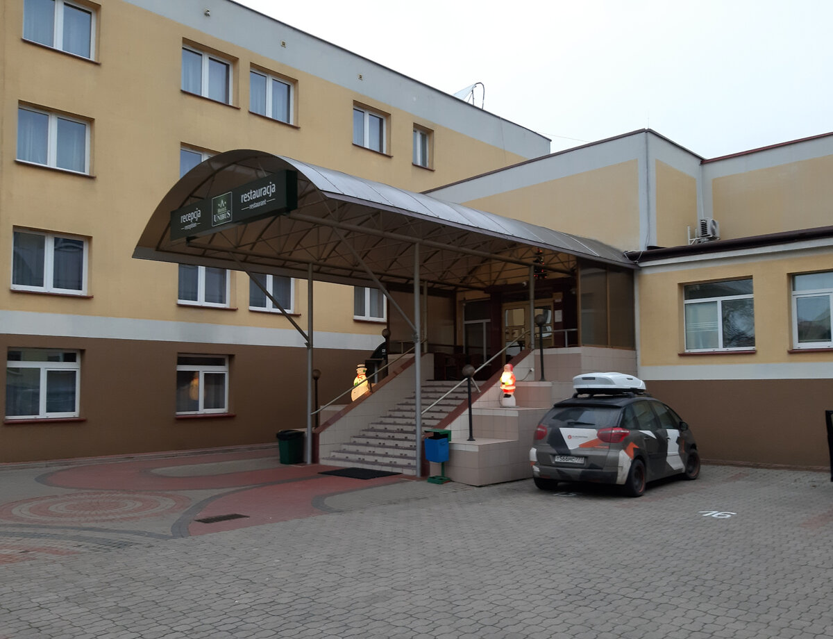 Стоянка у отеля в Польше. Unibus.