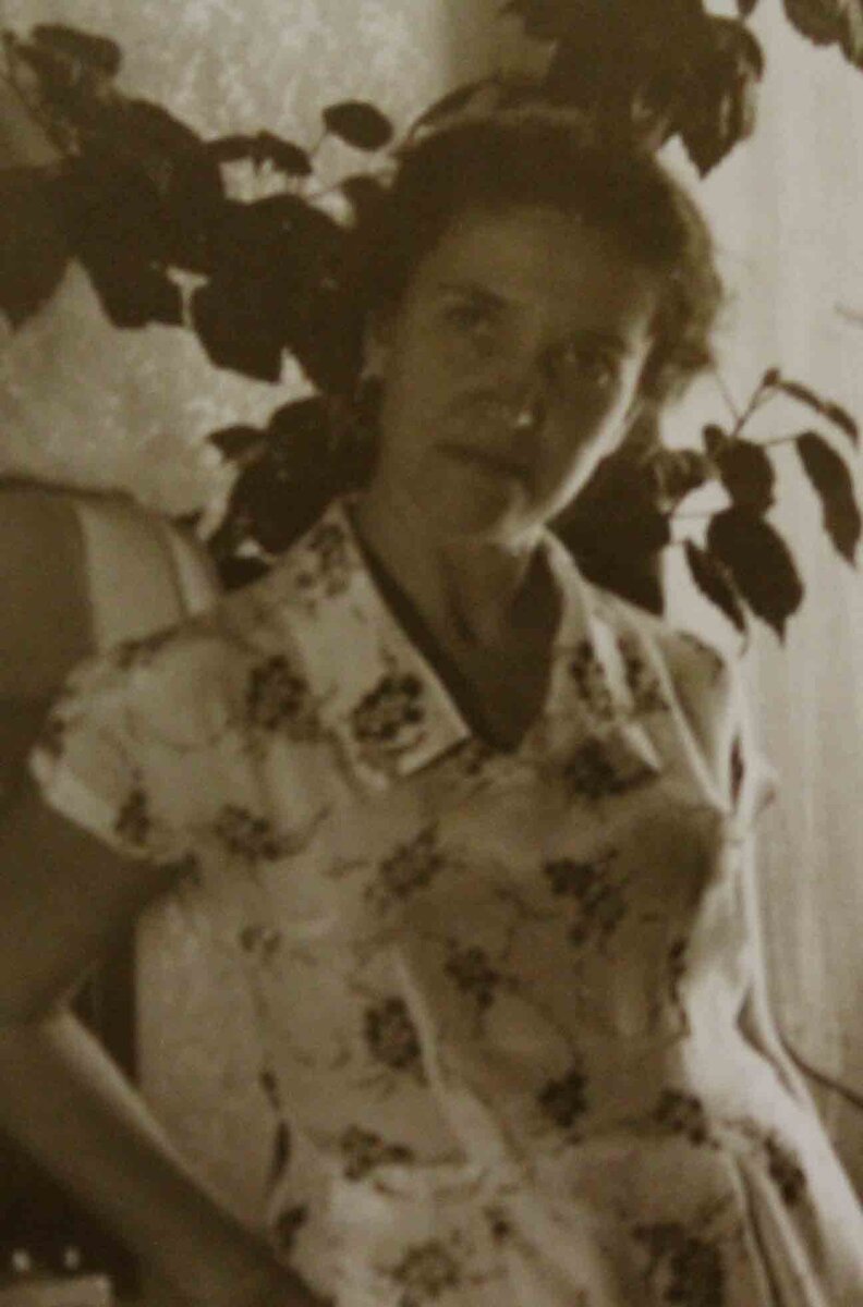 Моя бабушка 1950-60 года.