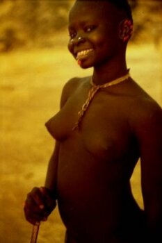 Фото из альбома Лени Рифеншталь: Нубийцы — люди, будто пришедшие с другой звезды — Die Nuba (1973)