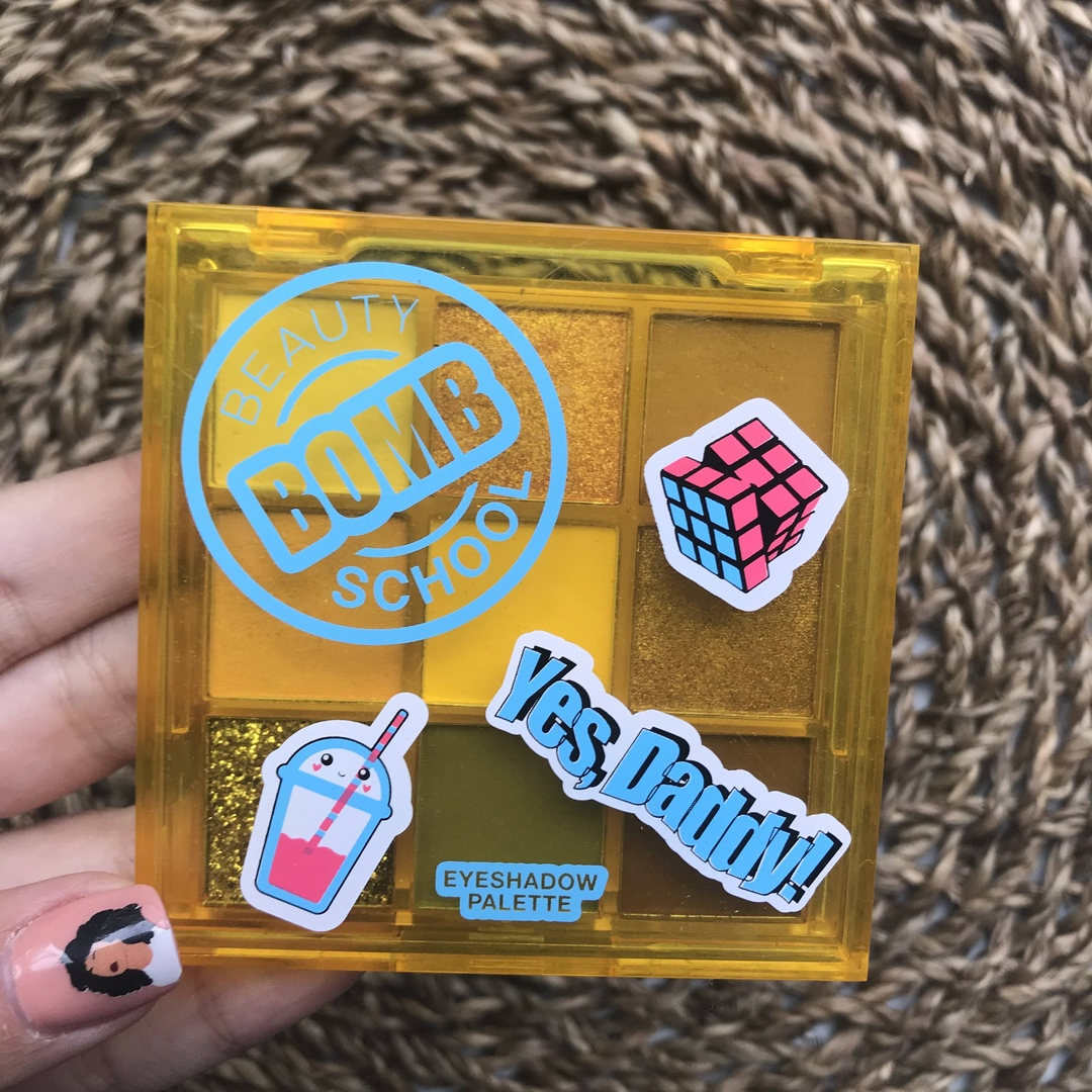 палетка в оттенке "YES.DADDY"