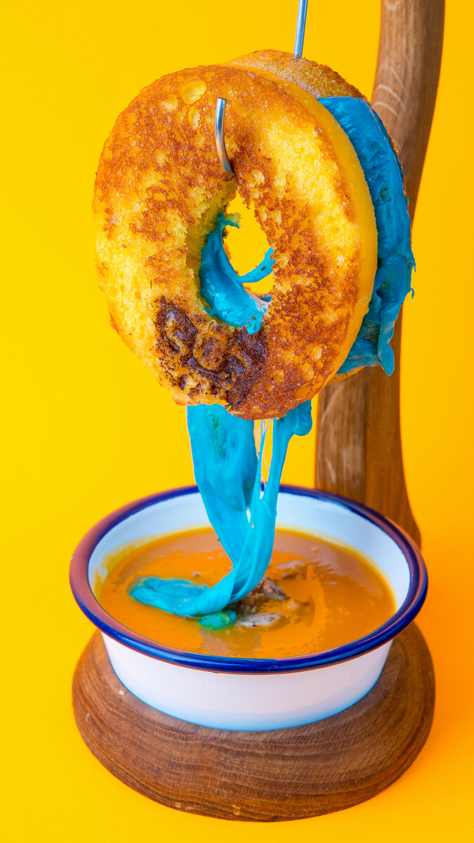 Яркий тыквенный суп с бейглом. Для тех, кто любит оригинальность