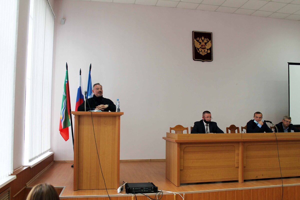 Фото: https://lydinovo.ru/posts/deputaty-trebuyut-ot-aganicheva-otstavki-direktora-mupa-tarasevicha