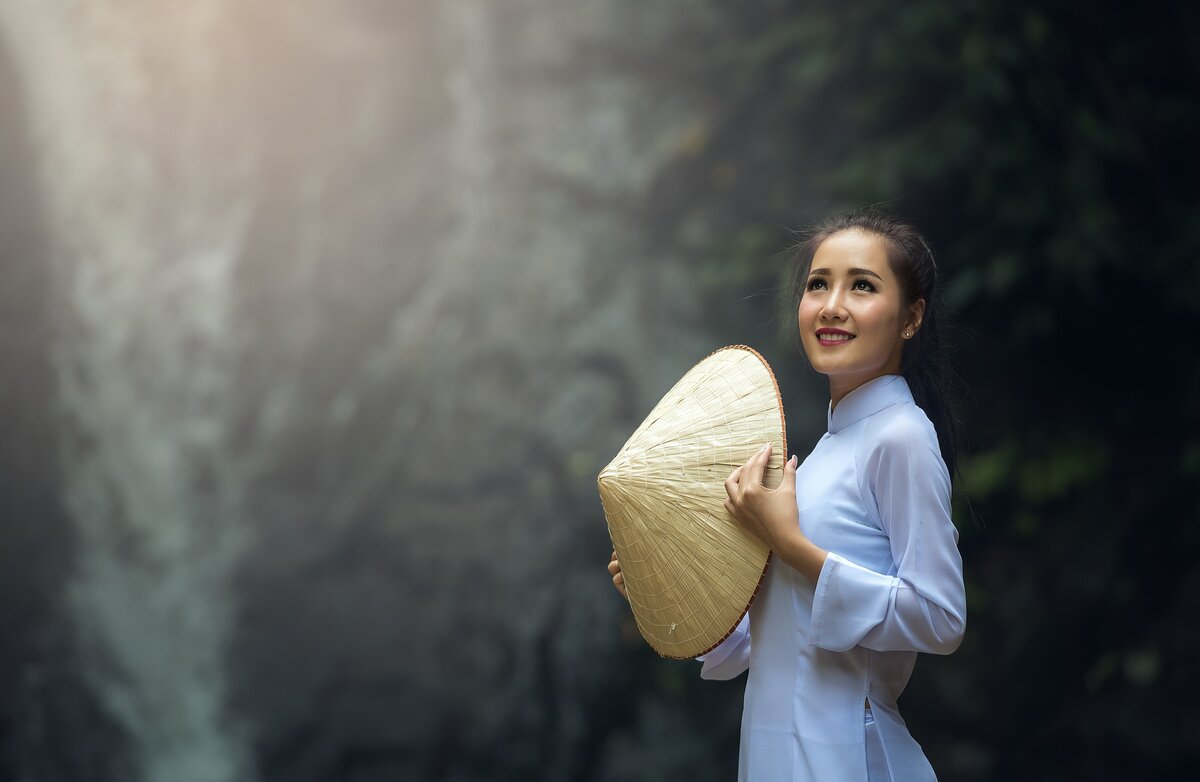 https://pixabay.com/photos/adult-asia-woman-girl-hat-people-1822431/