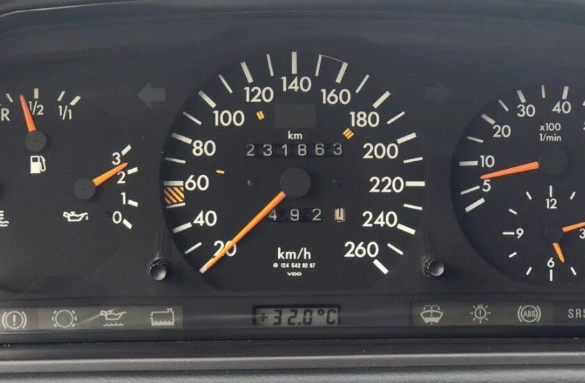 панель приборов Mercedes W124
