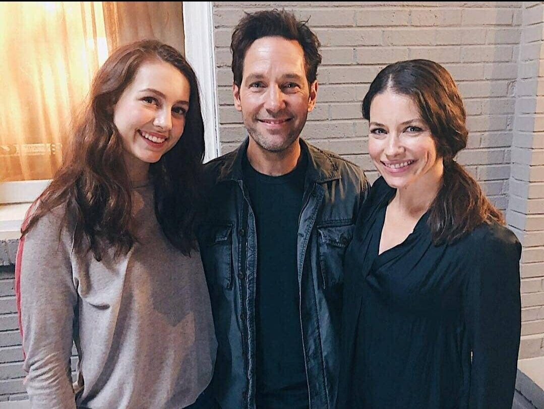 Кадр со съёмок фильма "Мстители: Финал", взят на портале Кинопоиск. Эмма Фурман слева