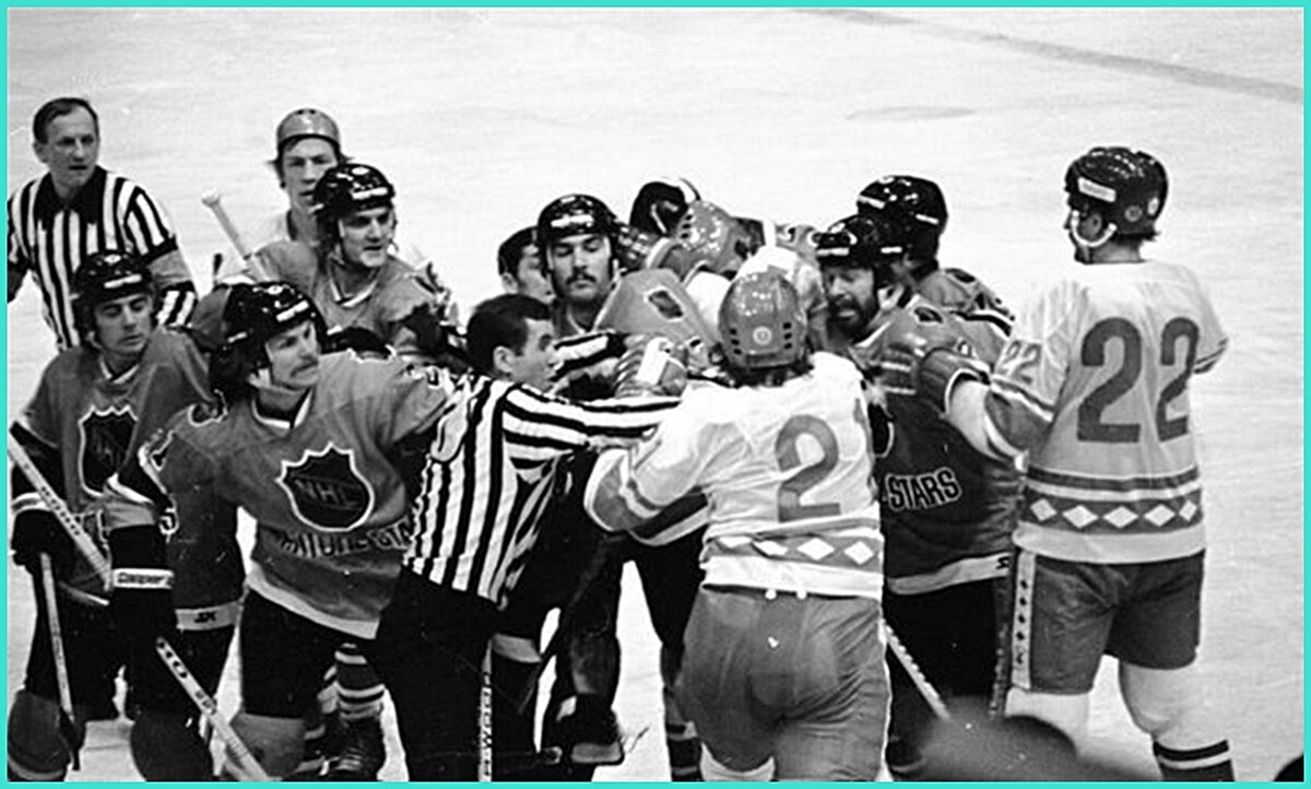 Изображение с Яндекс.Картинки (на фото стычка в матче сборных СССР и  команды "звезд НХЛ").