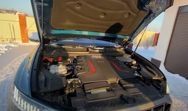 Подкапотное пространство Audi SQ8