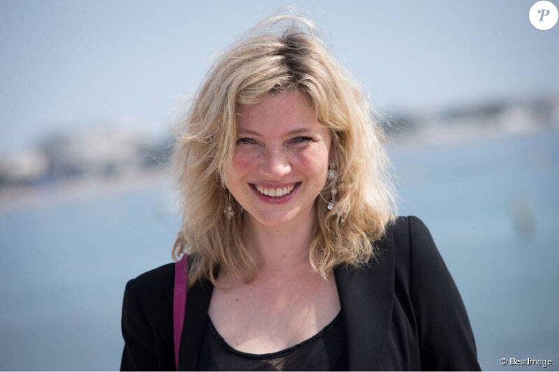 Она полненькая, всё время пытается худеть)