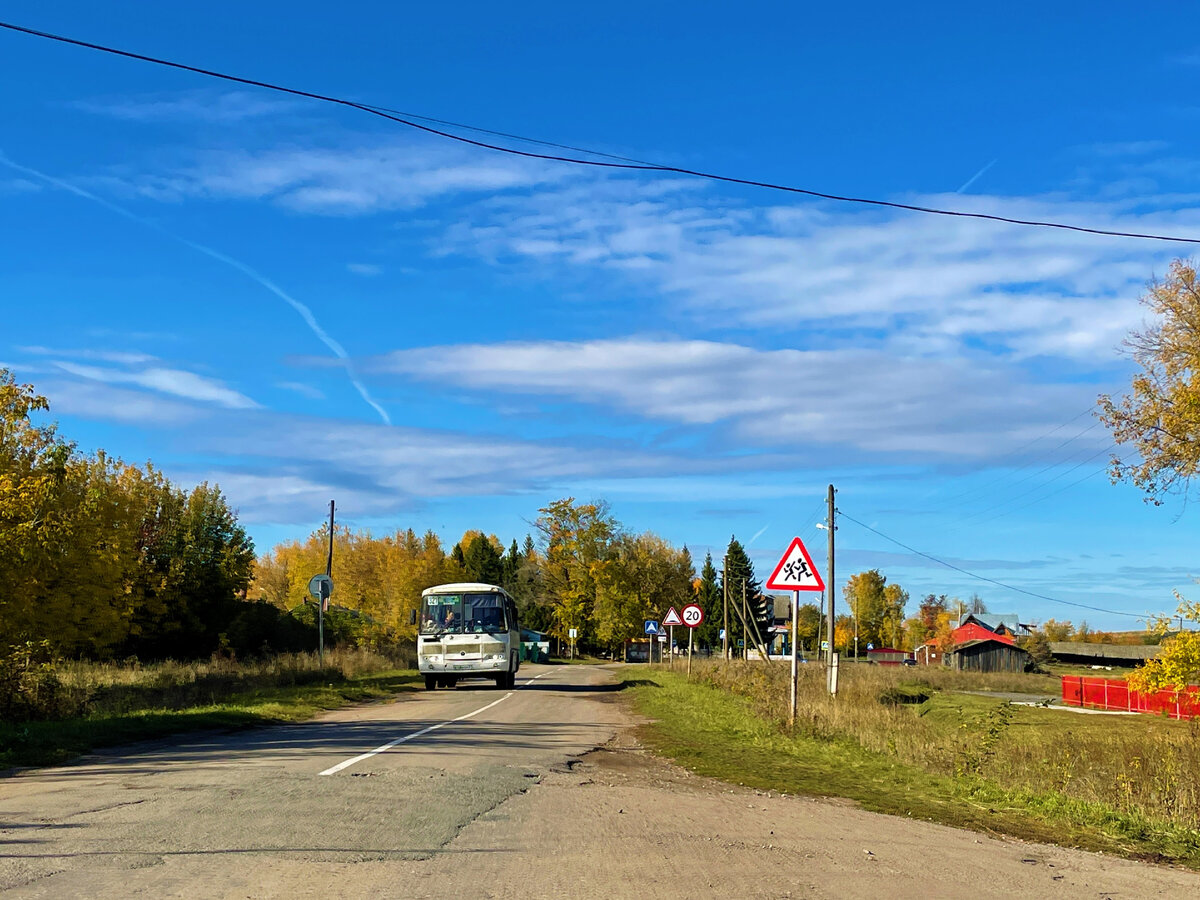 Жизнь в чувашской деревушке в 15 км от столицы республики. Здесь даже  парикмахерская есть. Показываю улицы деревни Чиршкасы | Под зонтиком | Дзен