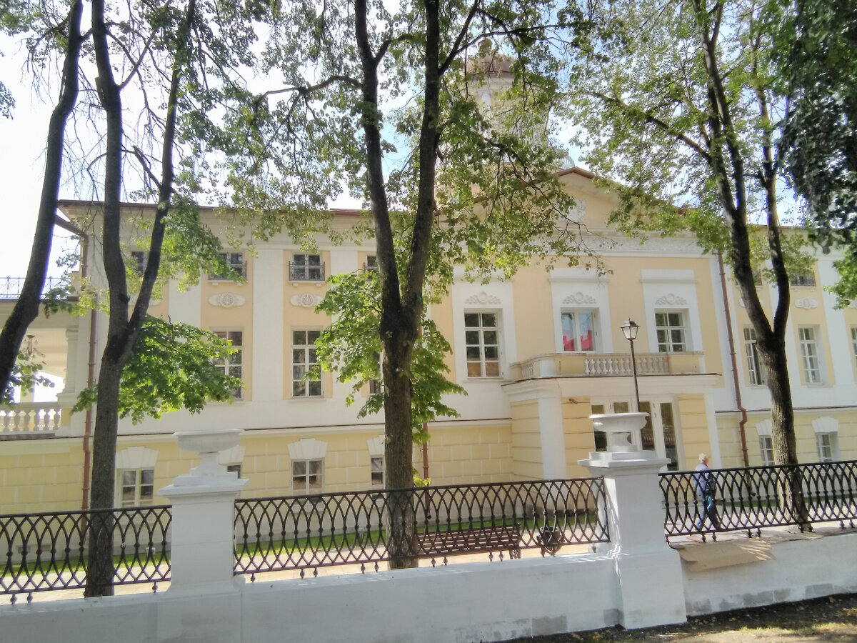 Усадьба Мусиных-Пушкиных - музей компартии Китая в новой Москве. фото автора.