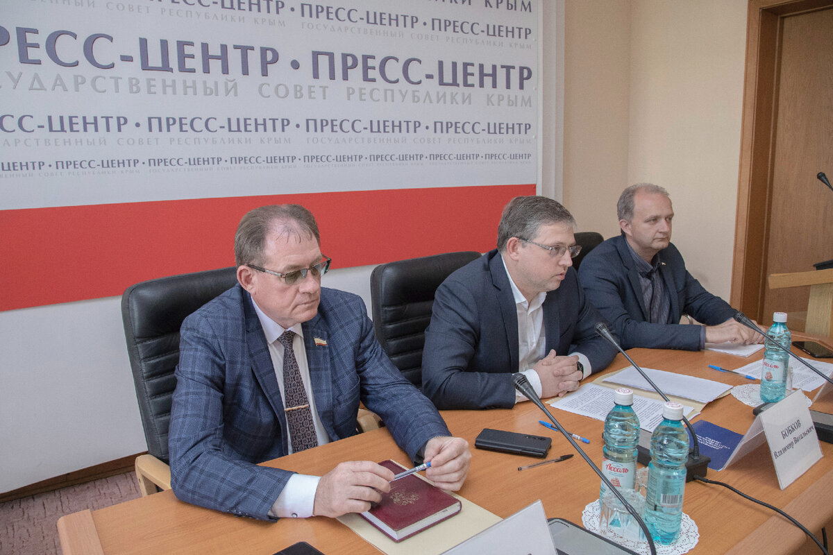 Участники совещания (слева направо): А. Шувалов, В. Бобков, С. Додонов
