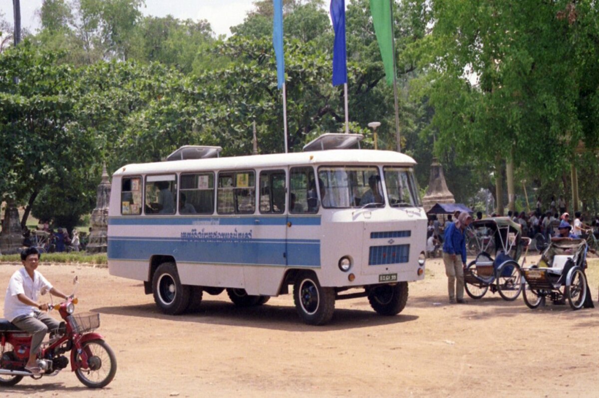 Фотографии 1990 года с советскими автобусами в Камбоджи: ПАЗы, ЛАЗы и даже  Кубань | Все о грузовиках – Trucksplanet | Дзен