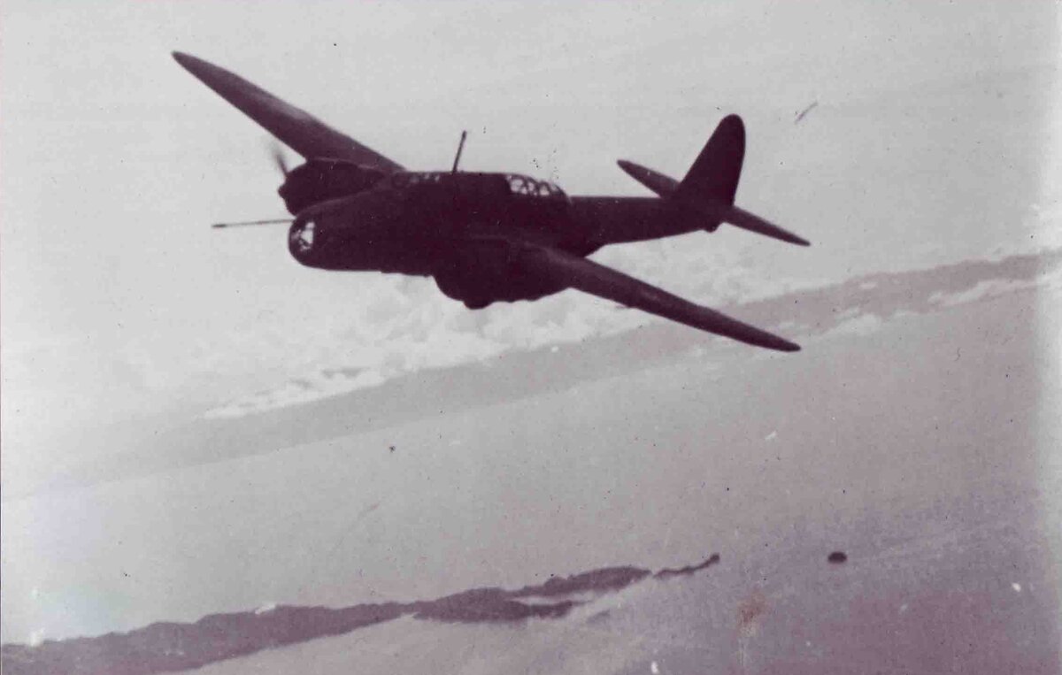 Ki-48-II Kai на испытаниях. Хорошо видна одна штанга взрывателя.