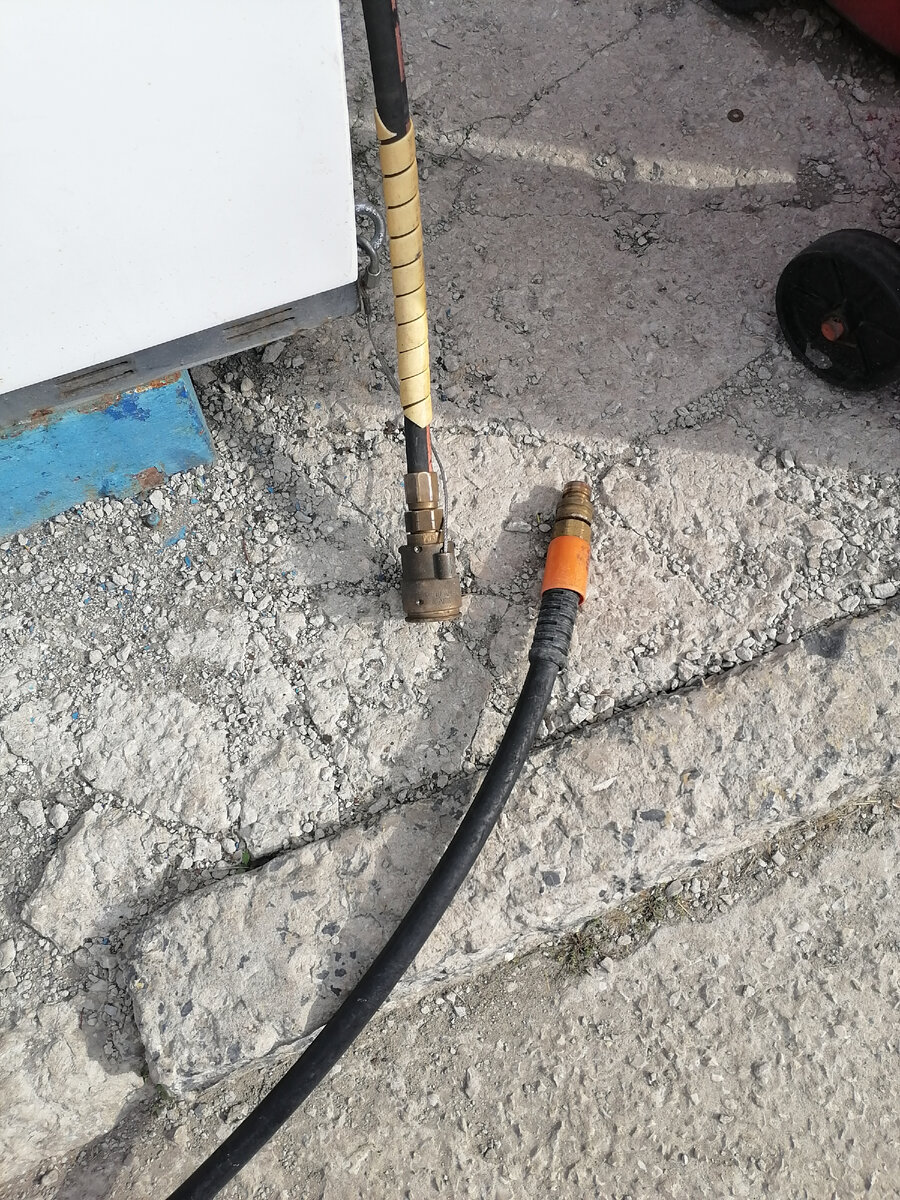 Шланг отсоединился у колонки