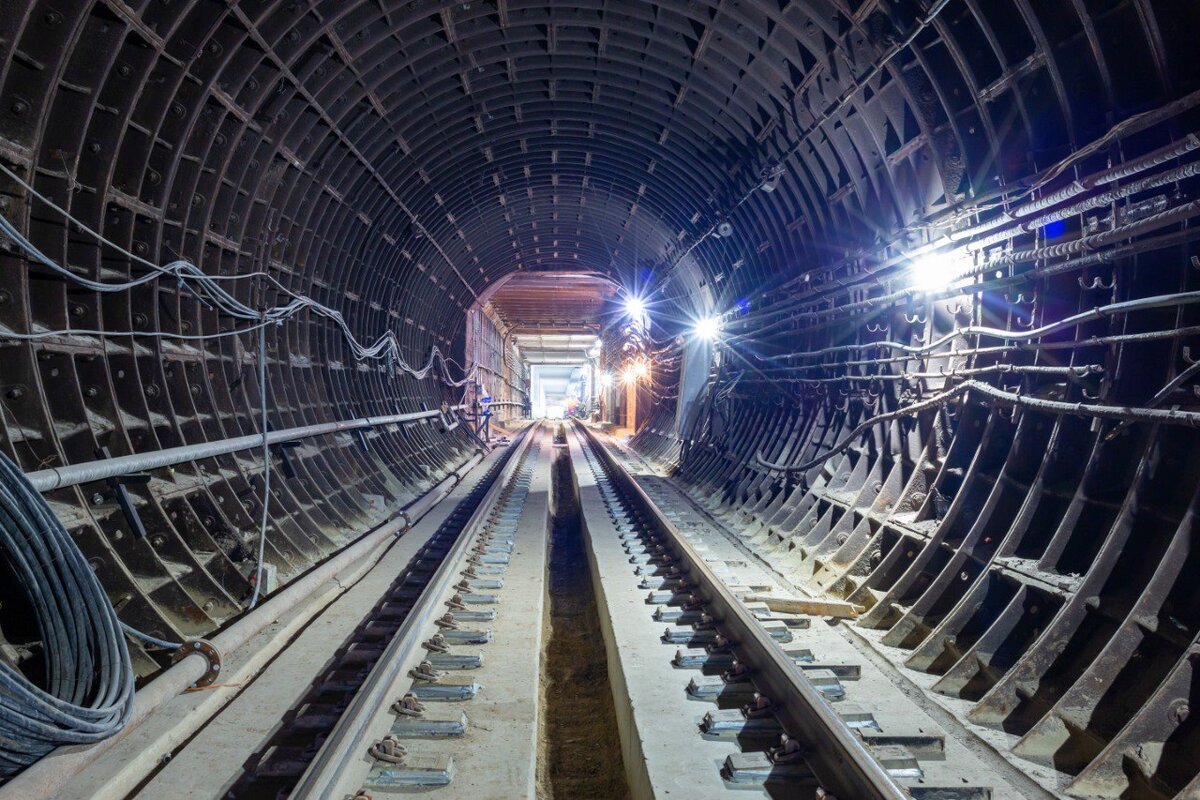 Новости строительства метро. Тоннель метро. Стройка метро. Тоннель метрополитена. Рельсы метро.