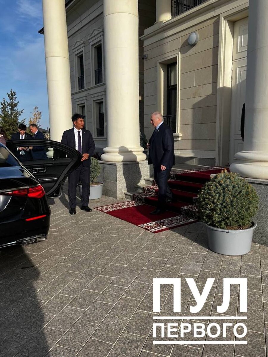     Выезд на саммит. Фото: телеграм-канал "Пул Первого"