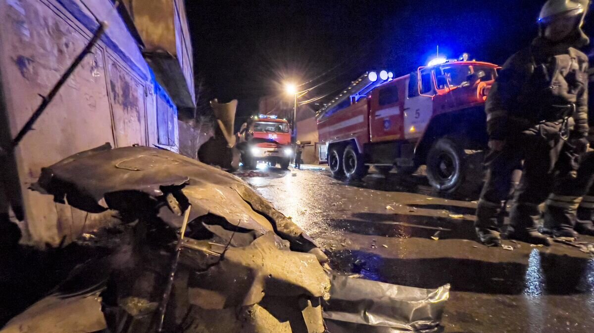   Обломки упавшего самолета Су-30 в Иркутске© РИА Новости / Владимир Смирнов