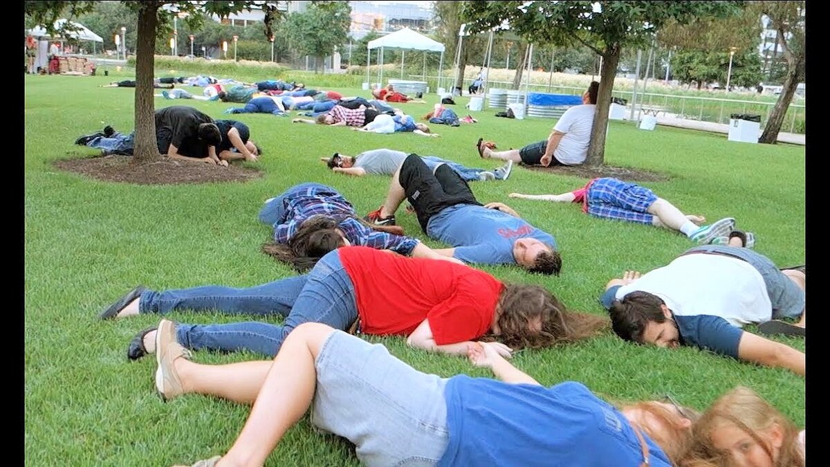 Тела, разбросанные по городу после пивных праздников.