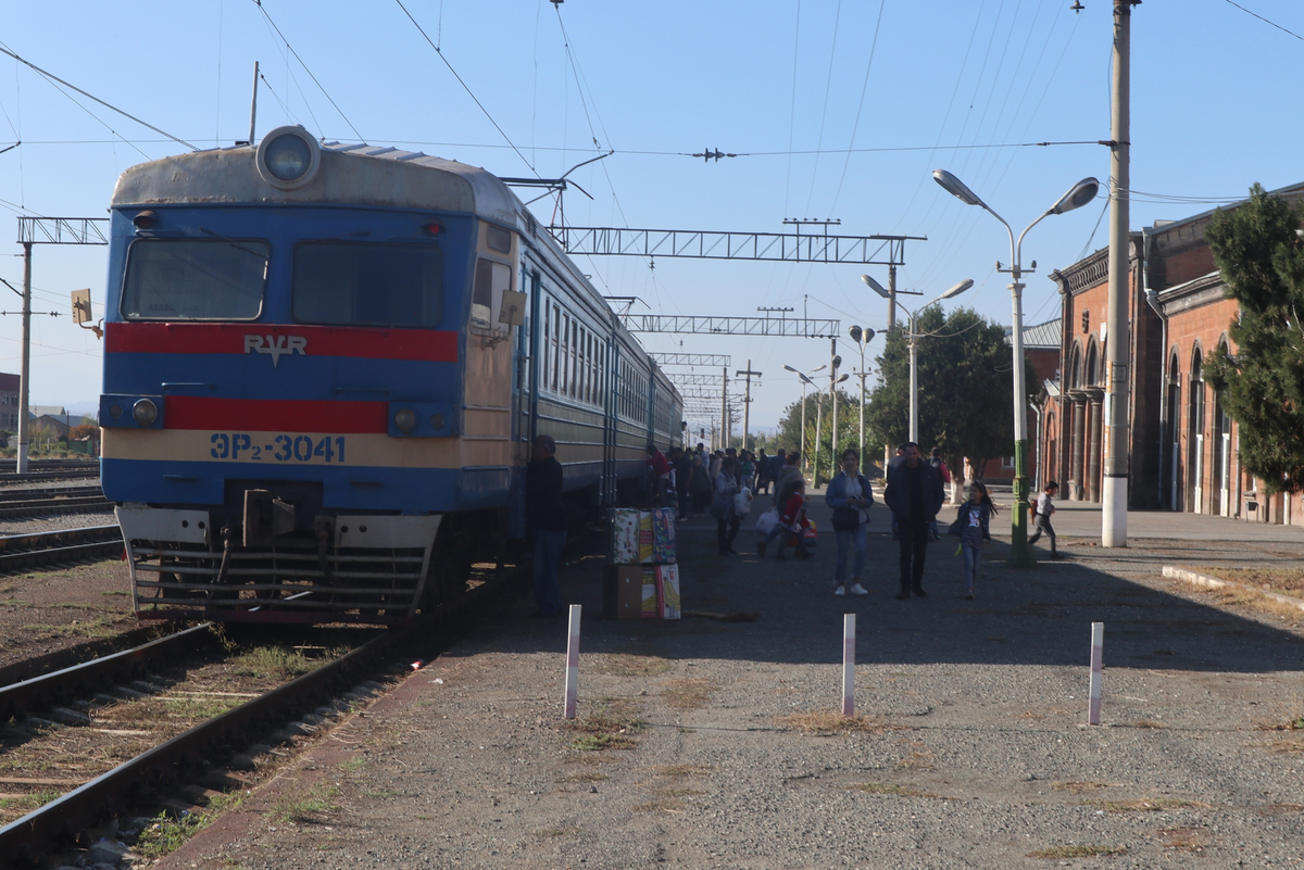 ÐÐ° Ð¿Ð¾ÐµÐ·Ð´Ðµ Ð¿Ð¾ ÐÑÐ¼ÐµÐ½Ð¸Ð¸. ÐÑÑÐ°ÑÐºÐ¸ Ð±ÑÐ»Ð¾Ð³Ð¾ Ð²ÐµÐ»Ð¸ÑÐ¸Ñ Ð¿Ð¾Ð´ ÑÐ¿ÑÐ°Ð²Ð»ÐµÐ½Ð¸ÐµÐ¼ Ð ÐÐ.