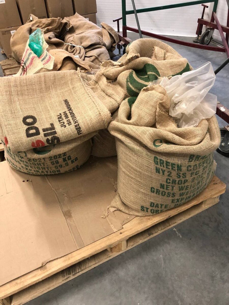 Кофе на Урале через Европу везут из Колумбии, Бразилии, Кении. 