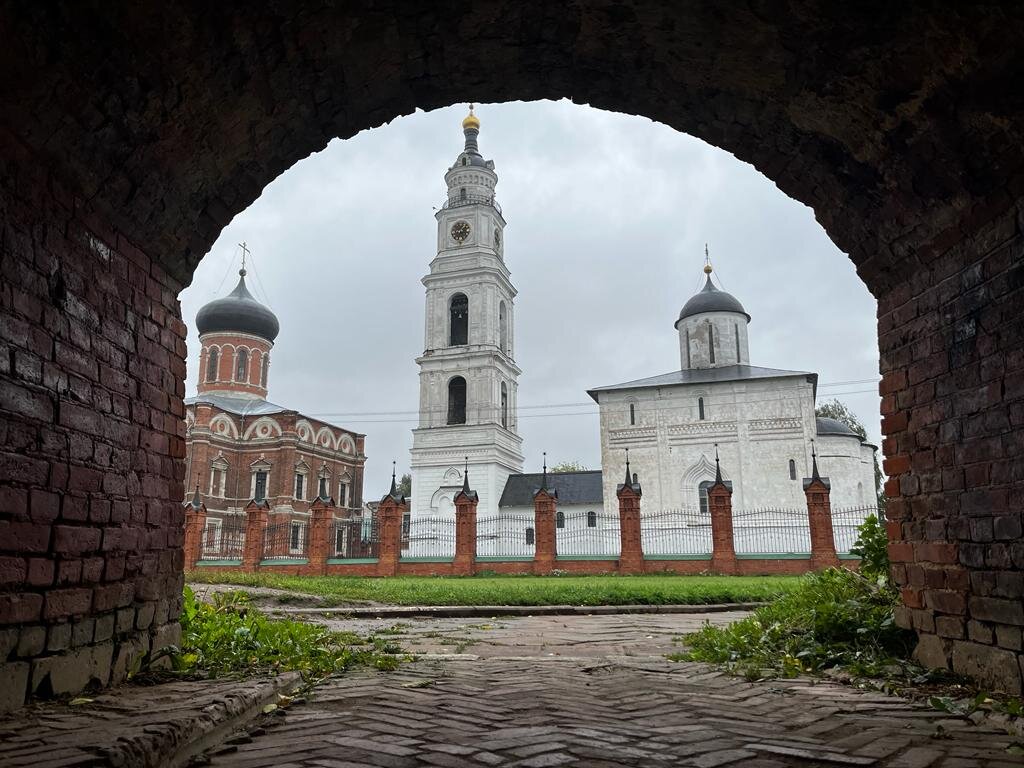 Вид на Кремль из ворот.