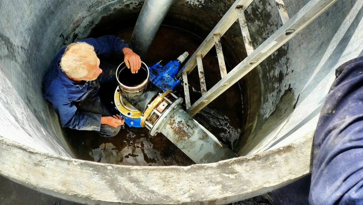     Ситуация с питьевой водой в Ростовской области — это проблема номер один. И никакого эффективного решения этой актуальной проблемы пока не принято, сообщил RostovGazeta эколог Алексей Лебедев.