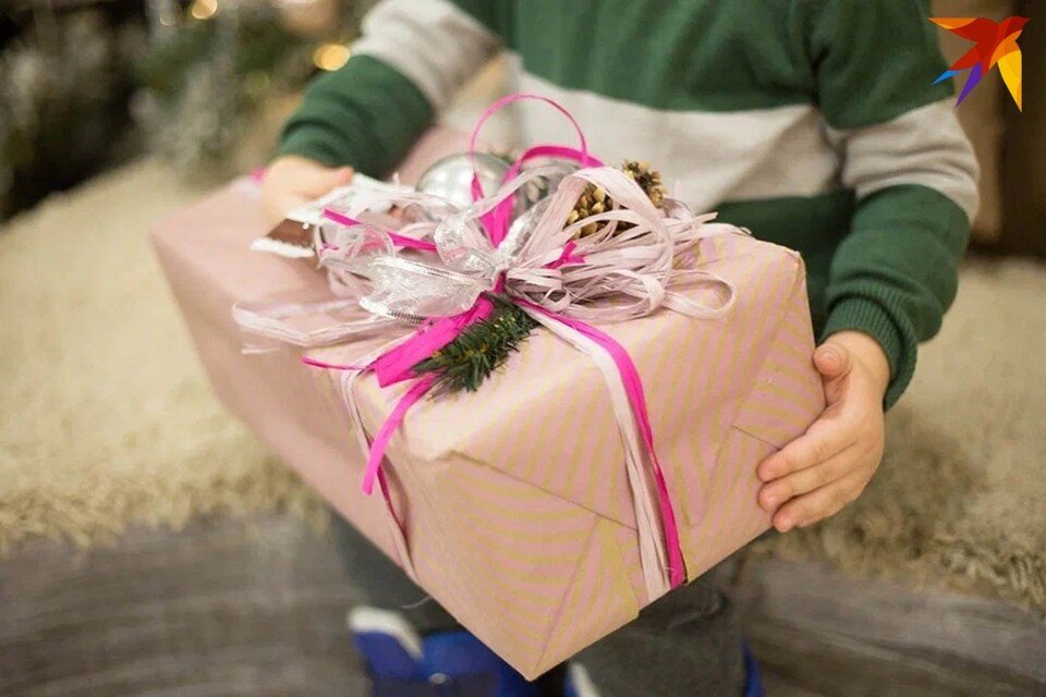     Священник сказал, почему важно дарить подарки на Рождество, а не на Новый год. Павел МАРТИНЧИК