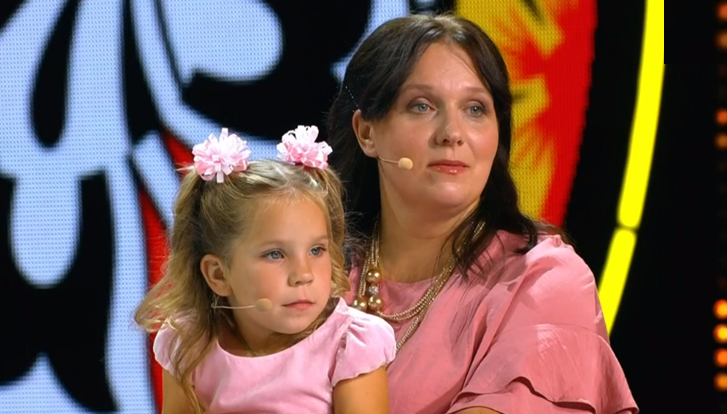 Солистка с мамой из семьи Соляковых. 