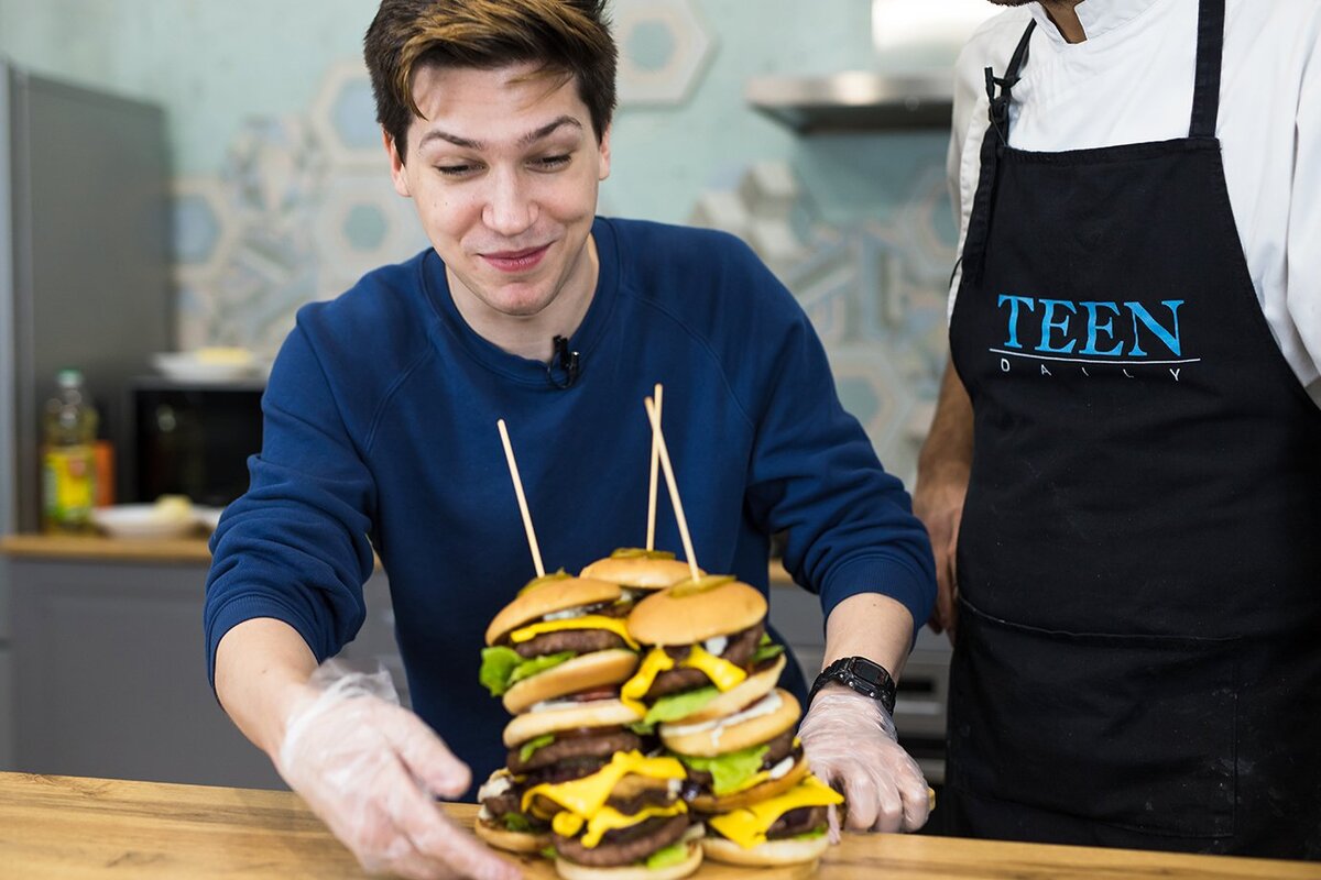 Два рецепта вкуснейших домашних бургеров от шеф-поваров! Один раз  попробовали, и в ресторан больше не хочется. А весь секрет в соусах. | TD  Cooking | Дзен