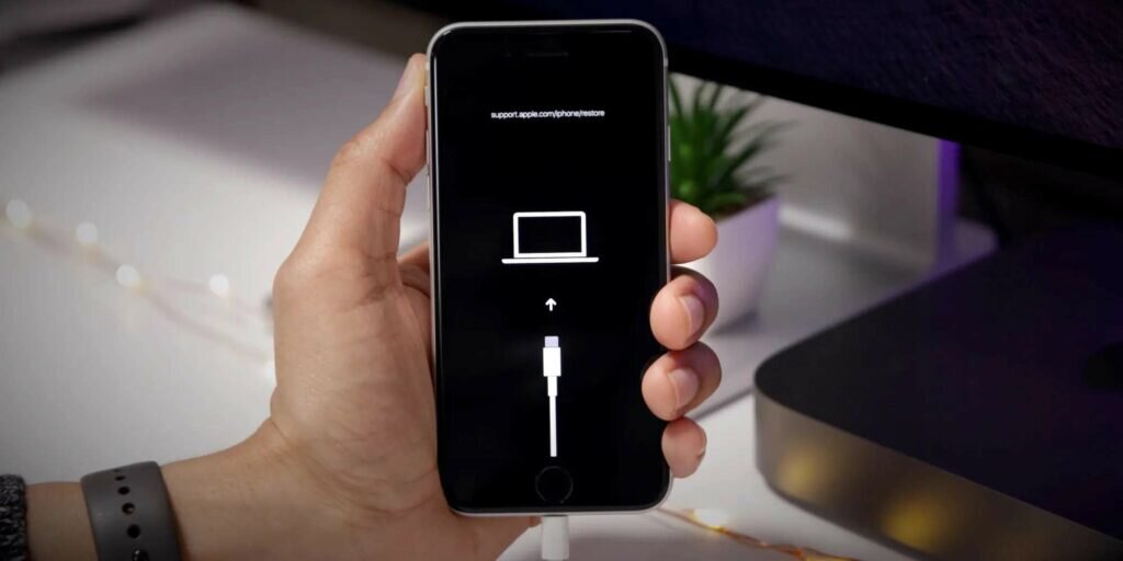      Хакеры создали джейлбрейк, совместимый с iOS 15 и iOS 16