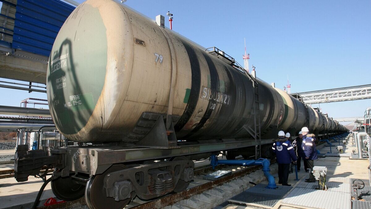    Цистерна с нефтью. Архивное фото© РИА Новости / Виталий Аньков