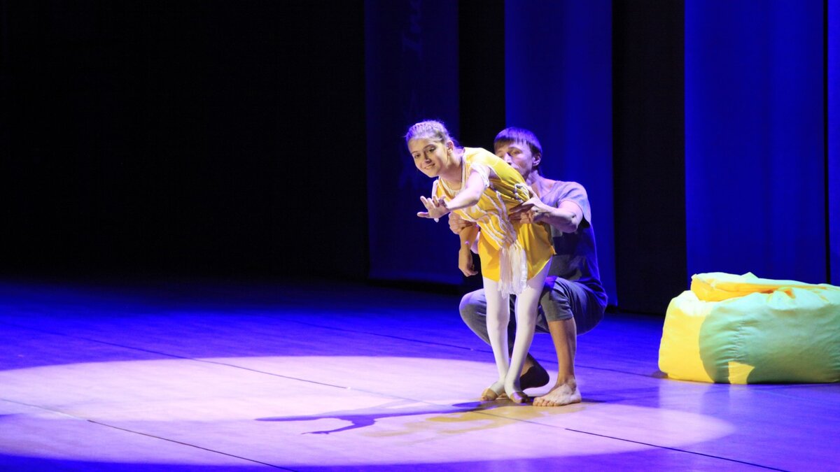    В Нефтеюганске показали инклюзивный пластический спектакль