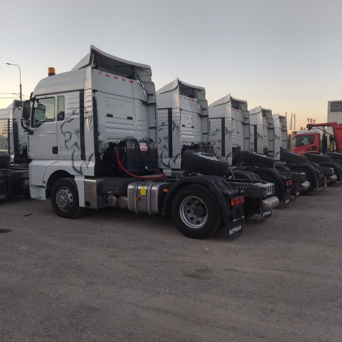 гидравлика на тягач ситрак 