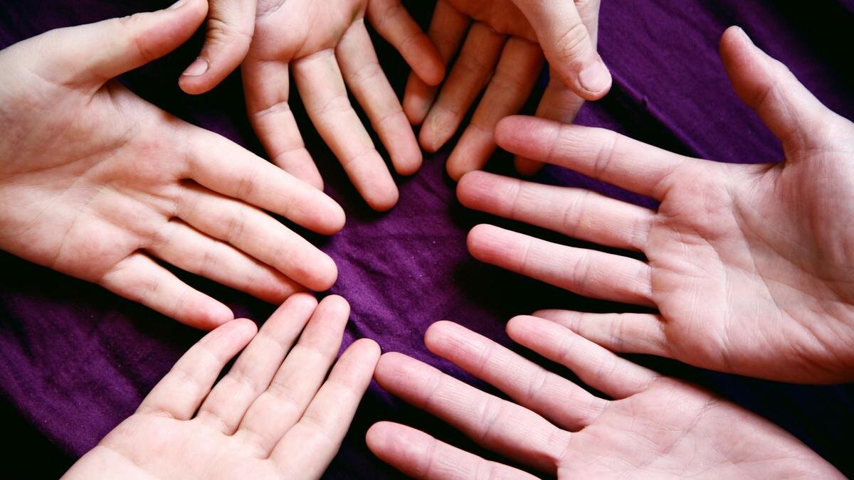    Руки:Unsplash / Alexander Grey