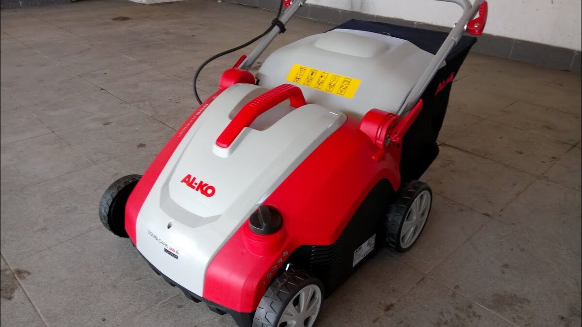 AL-KO Combi Care 36 E Comfort. Хорошо видно как рукоятка крепится к корпусу, а также крепления и следующего сектора рукоятки.