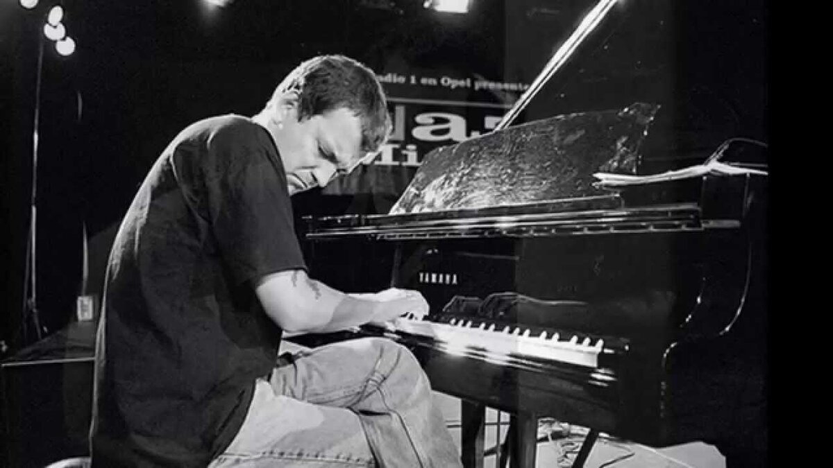 Попробую объяснить феномен Брэда Мелдау — одного из самых эксцентричных джазовых пианистов современности — своеобразно, не прибегая к софистицированным оборотам.  Как работает джазовая сцена?