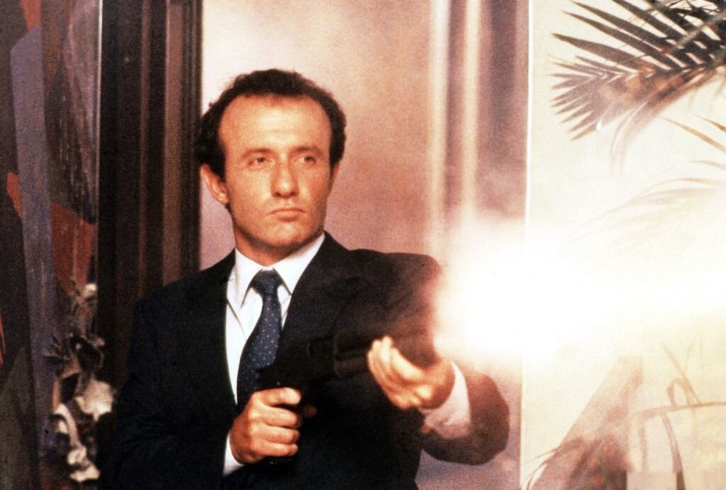 Многих интересует, а существовал ли Джонатан Бэнкс до того, как зазвездился в "Во все тяжкие" и "Лучше звоните Солу"?  О, ещё как существовал! И уже очень давно. 