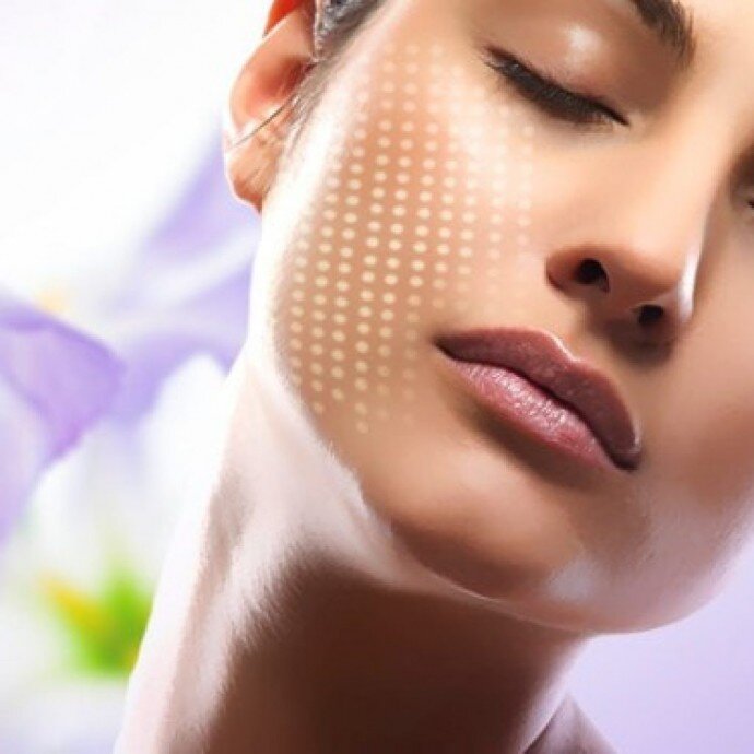 Лук — спасение от инфекционных заболеваний и кладезь витаминов не только для организма, но и для кожи. Приготовленная в домашних условиях маска из лука избавит Вас от многих кожных проблем. Маска:  Луковицу отварить в шелухе, размять вилкой, смешать в равных пропорциях c молоком. нанести на лицо на 15 мин. Маску можно делать 2-3 раза в неделю. В результате состояние кожи улучшается, а проблемы гарантированно исчезают. 