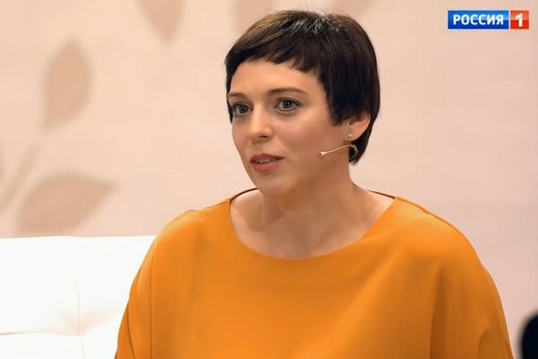 По мнению поклонников, актриса сильно поправилась после вторых родов // Фото: Кадр из программы «Судьба человека» телеканала «Россия 1»