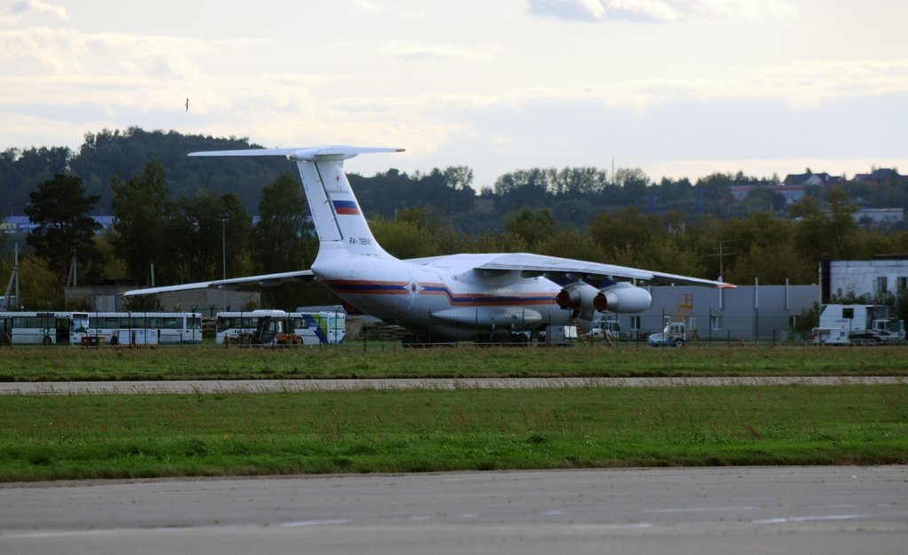 Жуковский zia. Аэропорт «Жуковский» UUBW. Ил 76 ТД. Аэродром Жуковский 2015. UUBW аэродром.